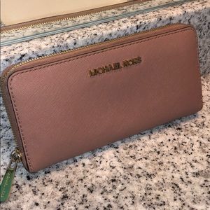 Micheal kors wallet